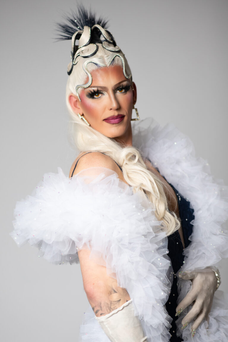 Drag queen eiffel oblique nederlands